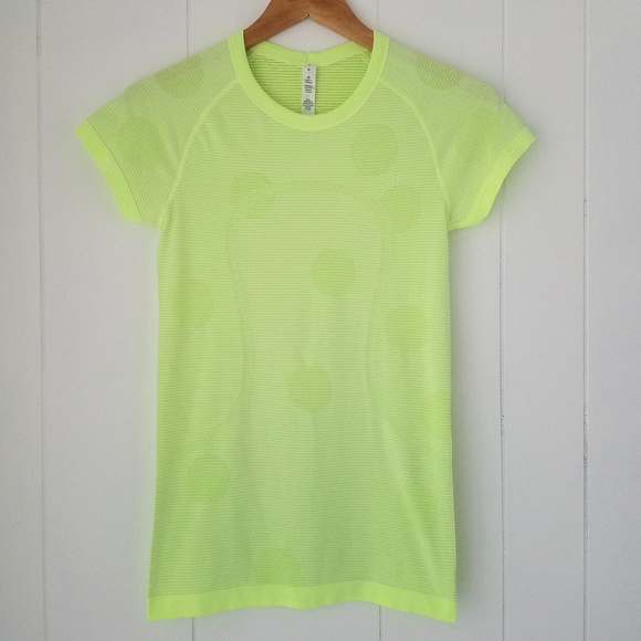 lululemon athletica Tops - Lululemon Polka Dot Swiftly Tech Short Sleeve